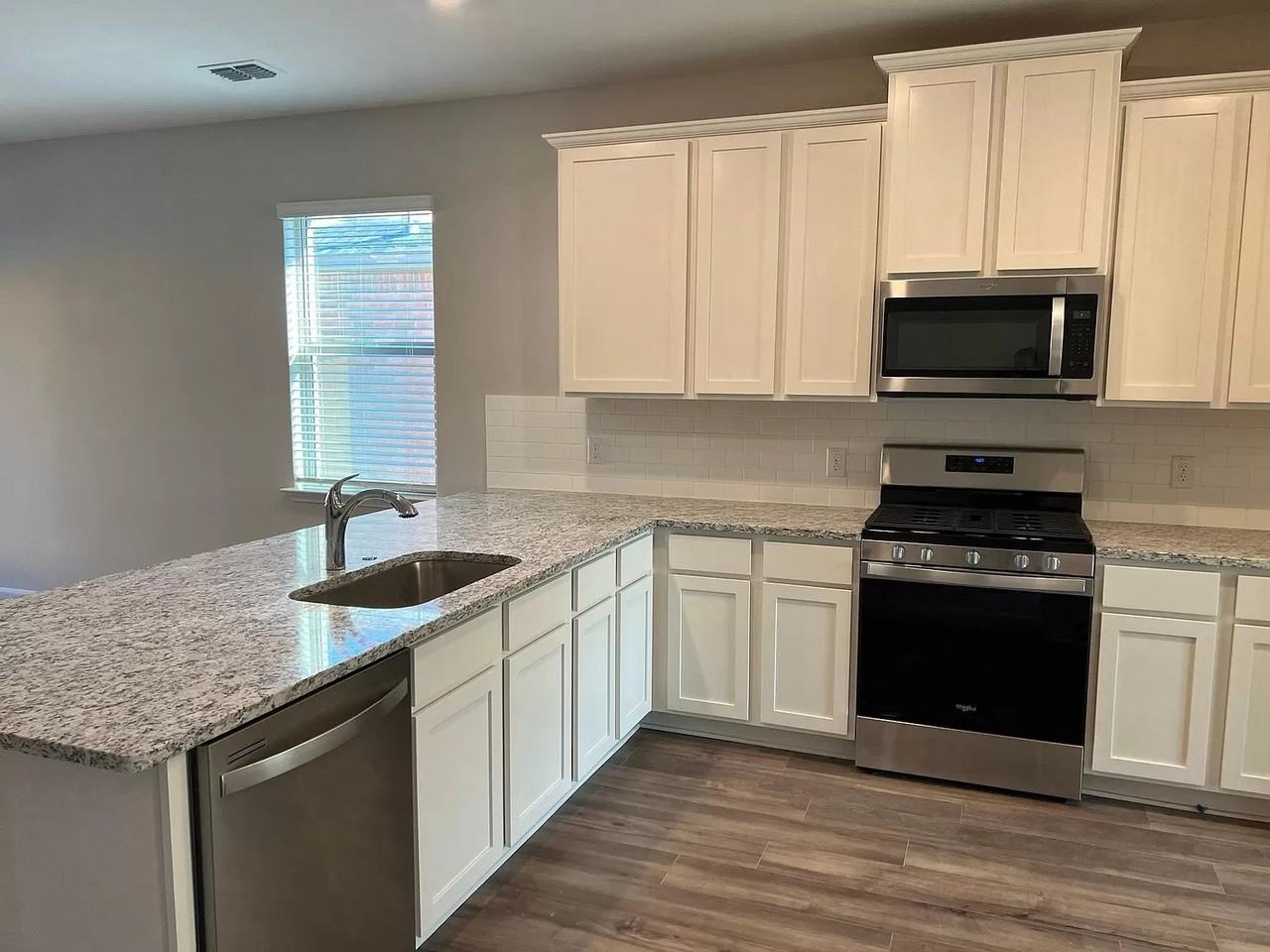 2104 Penaflor Dr - Photo 3 of 14