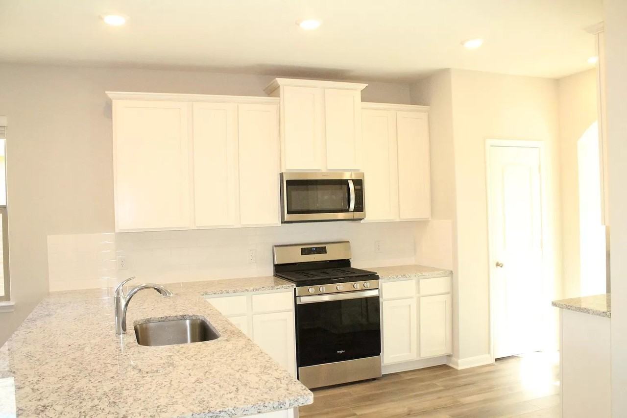 2104 Penaflor Dr - Photo 4 of 14
