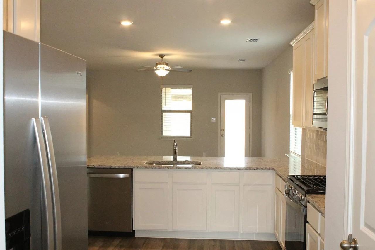 2104 Penaflor Dr - Photo 6 of 14