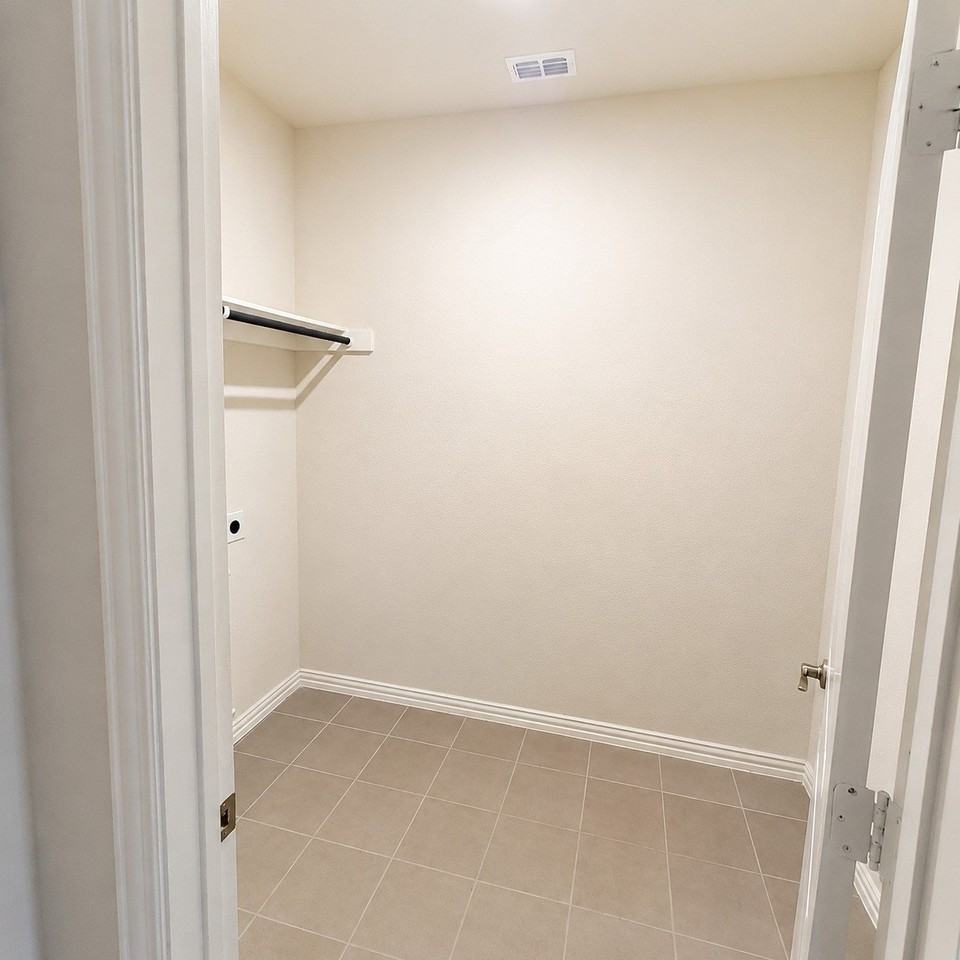 3444 Flatiron Dr - Photo 7 of 11