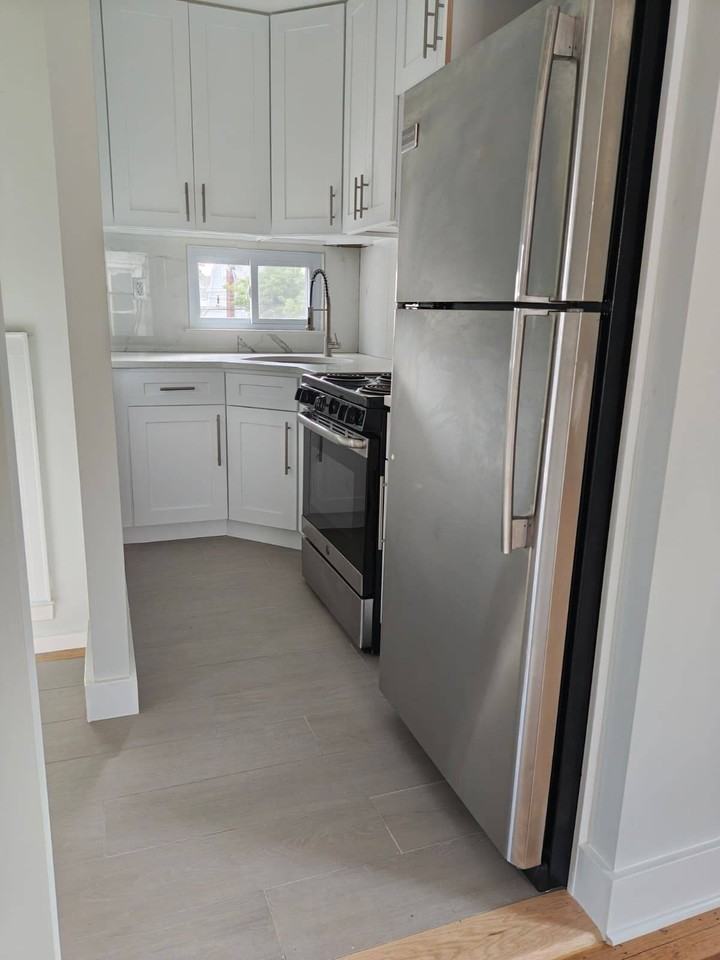 Hollis Ave - Photo 2 of 13