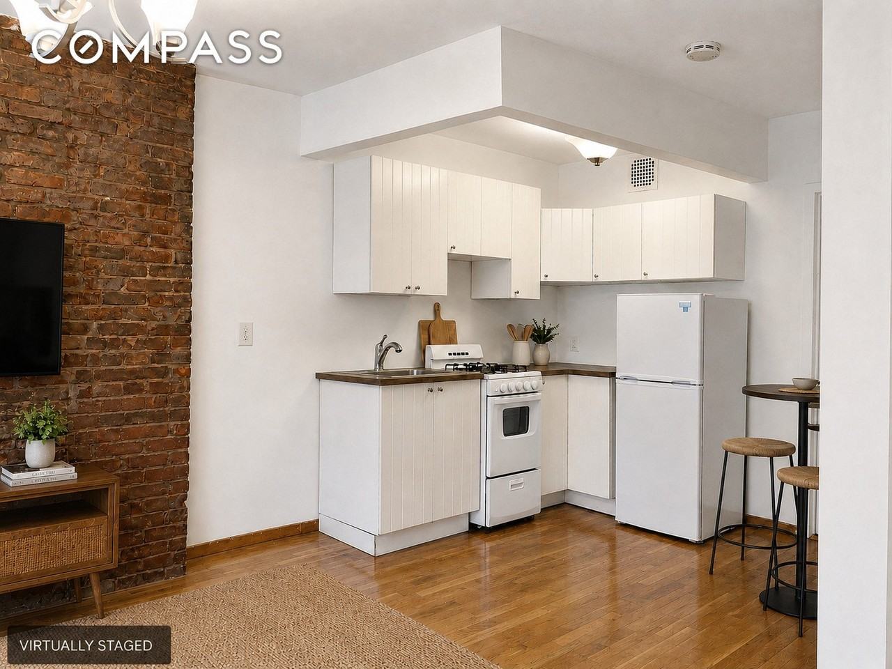 517 E 5th St #300 - Photo 4 of 12