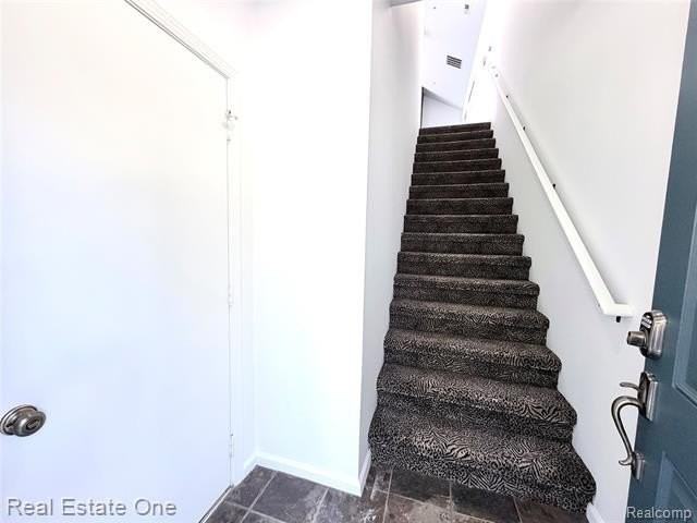 7211 Addington Dr - Photo 2 of 18