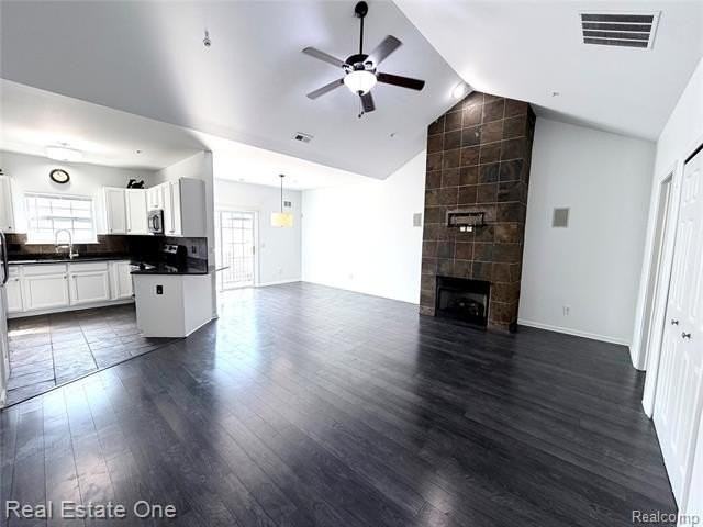 7211 Addington Dr - Photo 3 of 18
