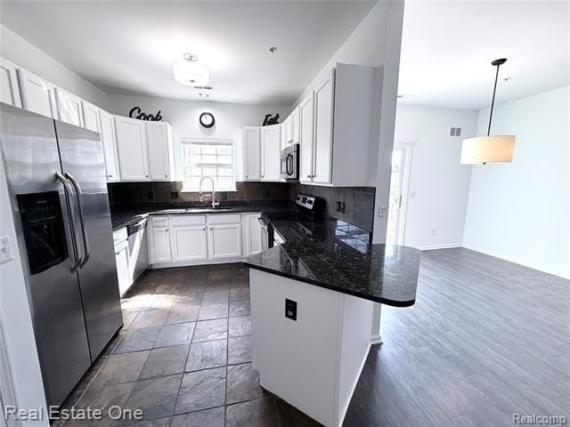 7211 Addington Dr - Photo 6 of 18