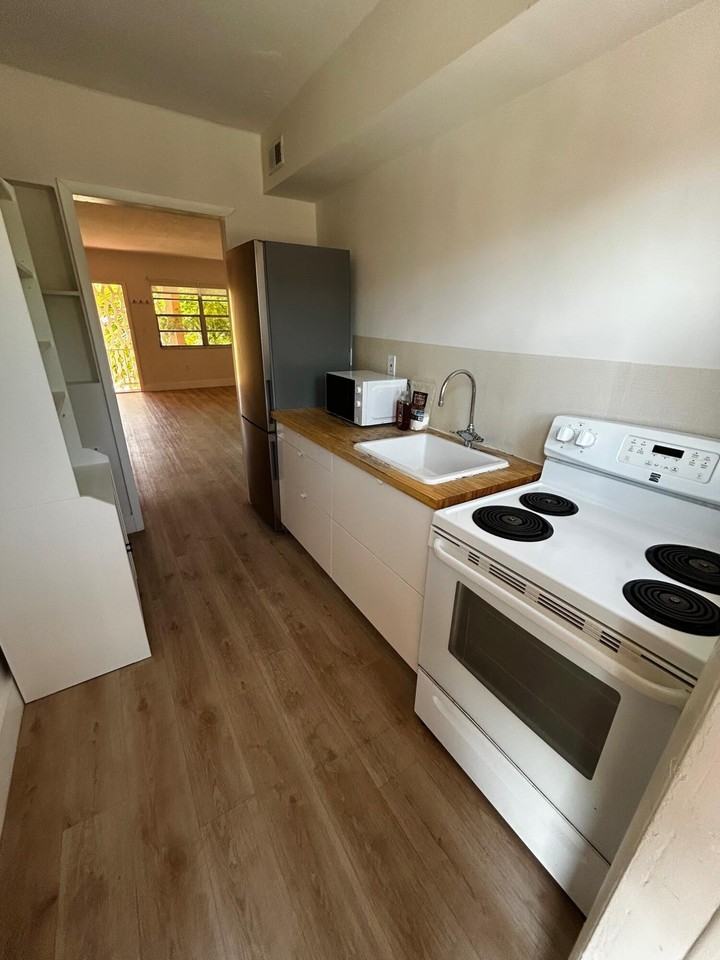 3591 Sw 10th St #12B - Photo 4 of 10