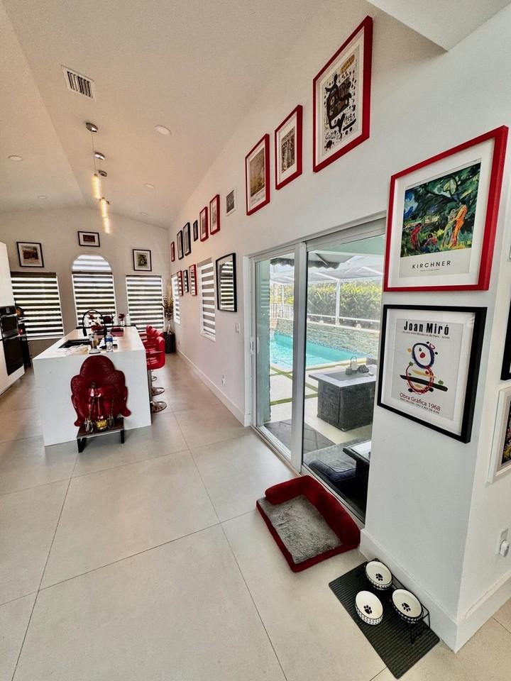 1081 Wilshire Cir E - Photo 5 of 50