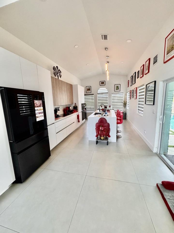1081 Wilshire Cir E - Photo 6 of 50