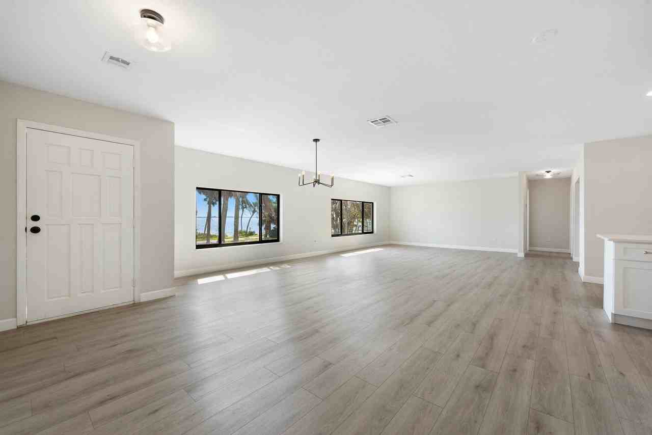 4003 S Indian River Dr - Photo 5 of 35