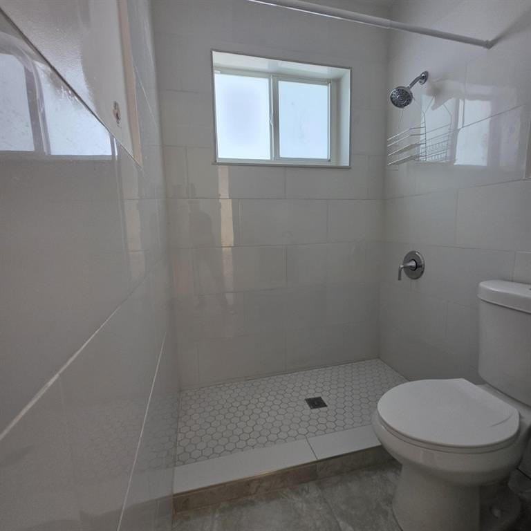 181 Ne 168th St #2 - Photo 3 of 6