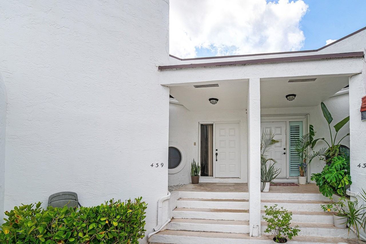 439 Nw 36th Ave - Photo 2 of 40