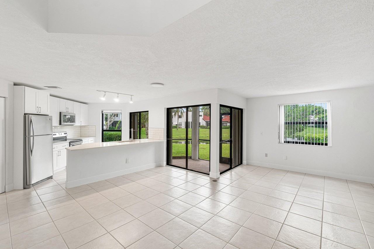 439 Nw 36th Ave - Photo 3 of 40