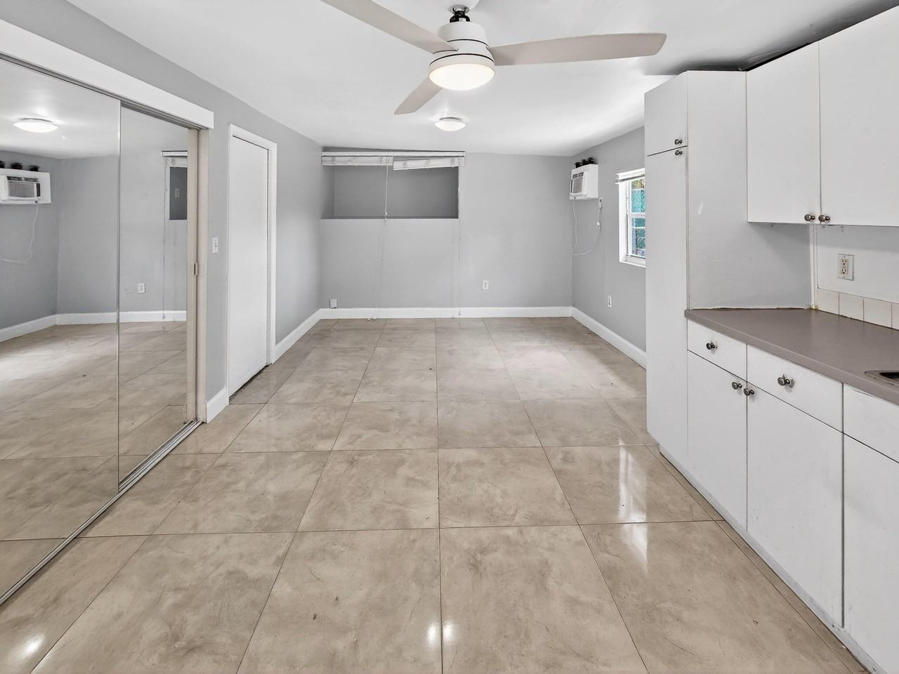 2426 Ne 184th St - Photo 4 of 15