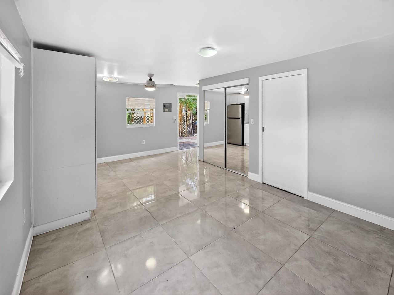 2426 Ne 184th St - Photo 5 of 15