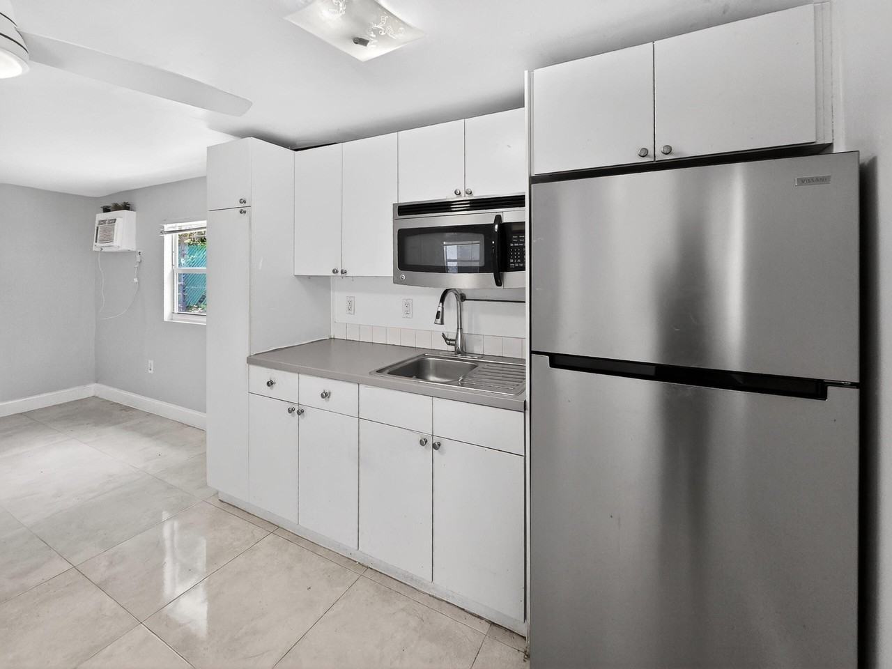 2426 Ne 184th St - Photo 6 of 15
