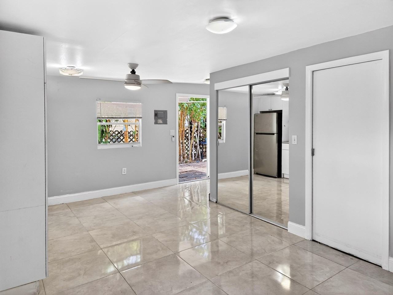 2426 Ne 184th St - Photo 7 of 15