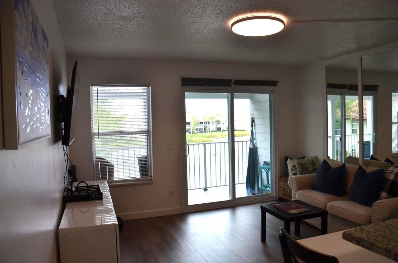 253 Cypress Point Dr - Photo 2 of 13
