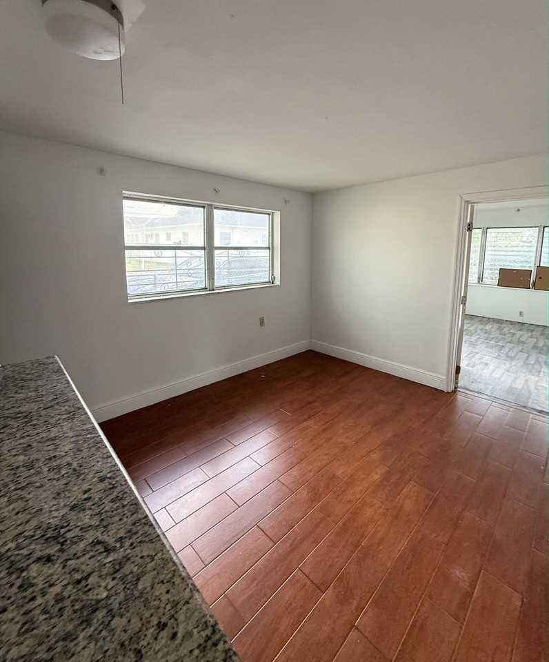 1735 Jackson St #REAR - Photo 4 of 7