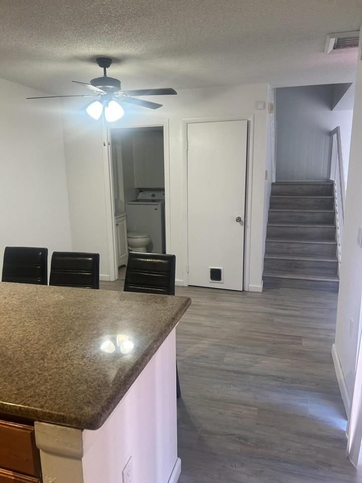 804 Blue Ridge Cir - Photo 3 of 11
