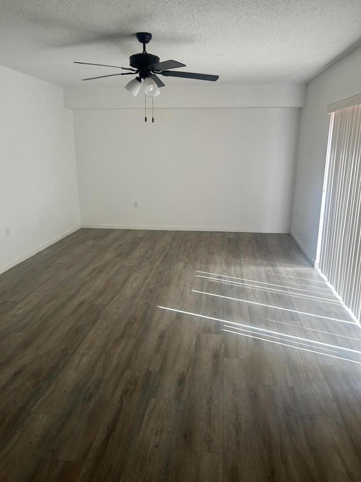 804 Blue Ridge Cir - Photo 5 of 11