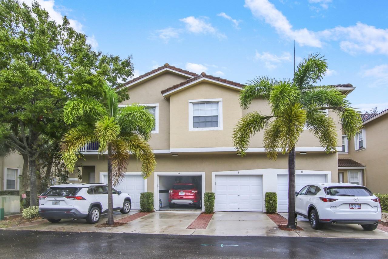 108 Lighthouse Cir #B - Photo 2 of 32
