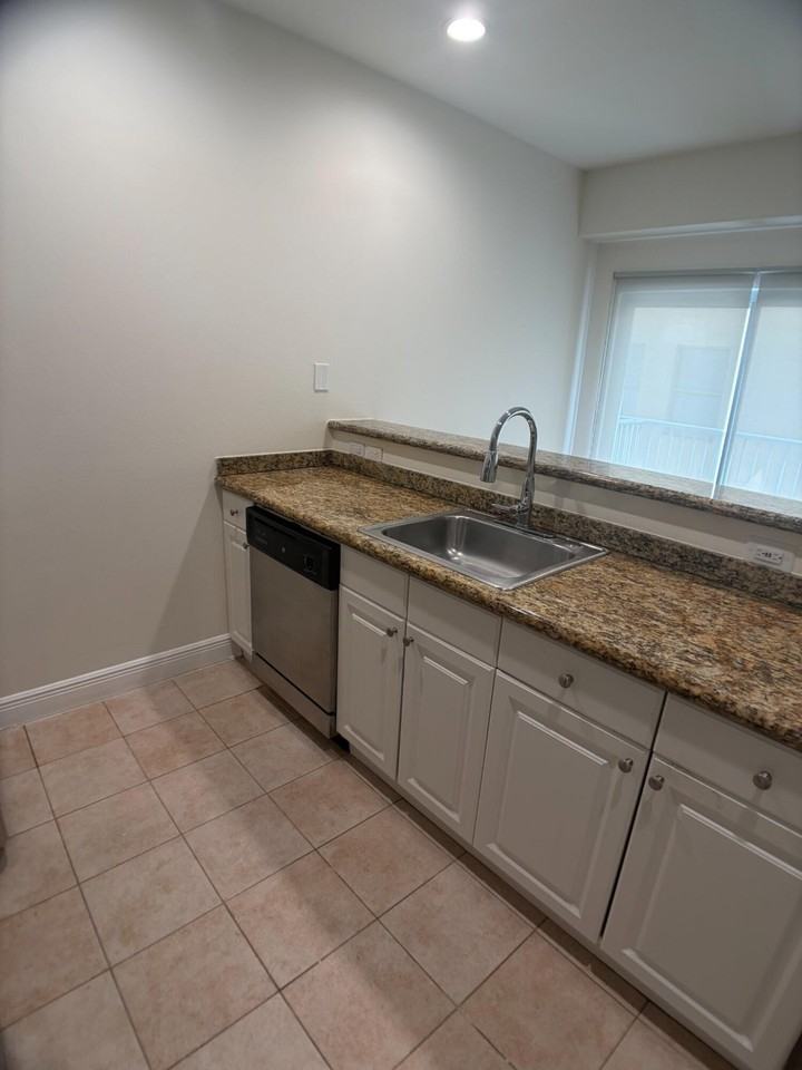 150 Se 3rd Ave #13 - Photo 7 of 19