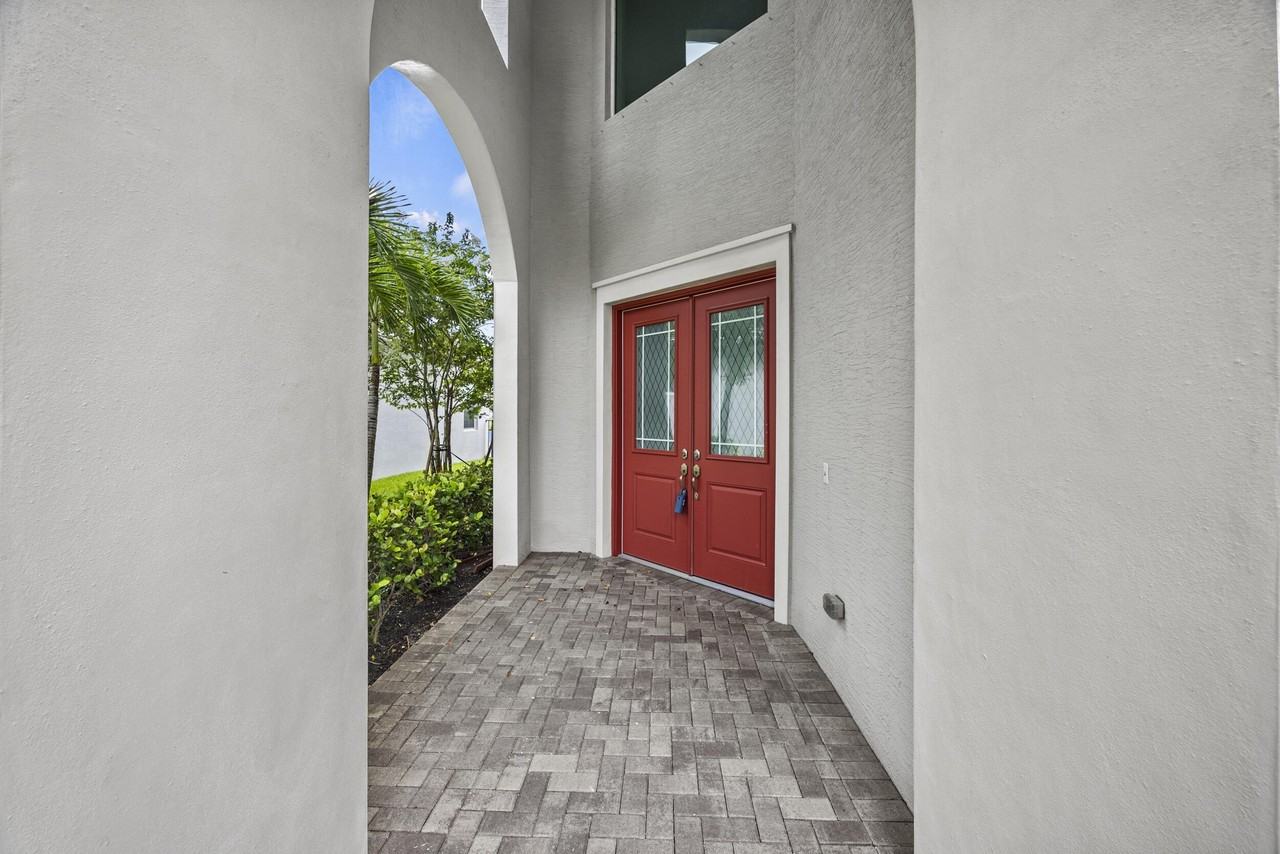 16007 Whippoorwill Cir - Photo 4 of 50