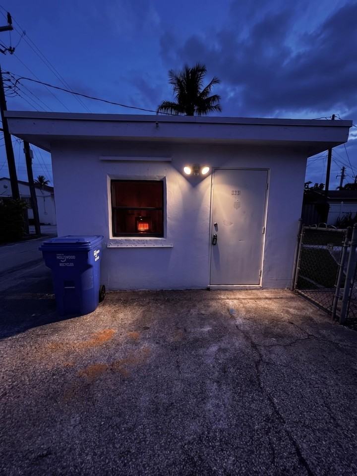 1711 N 17th Ct #C - Photo 4 of 5