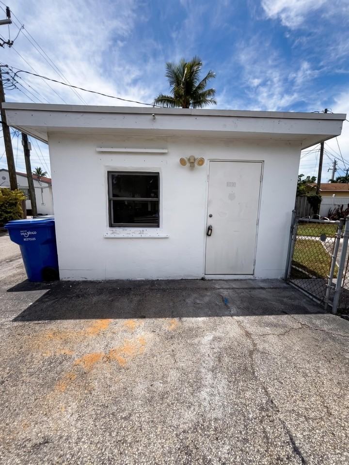 1711 N 17th Ct #C - Photo 5 of 5