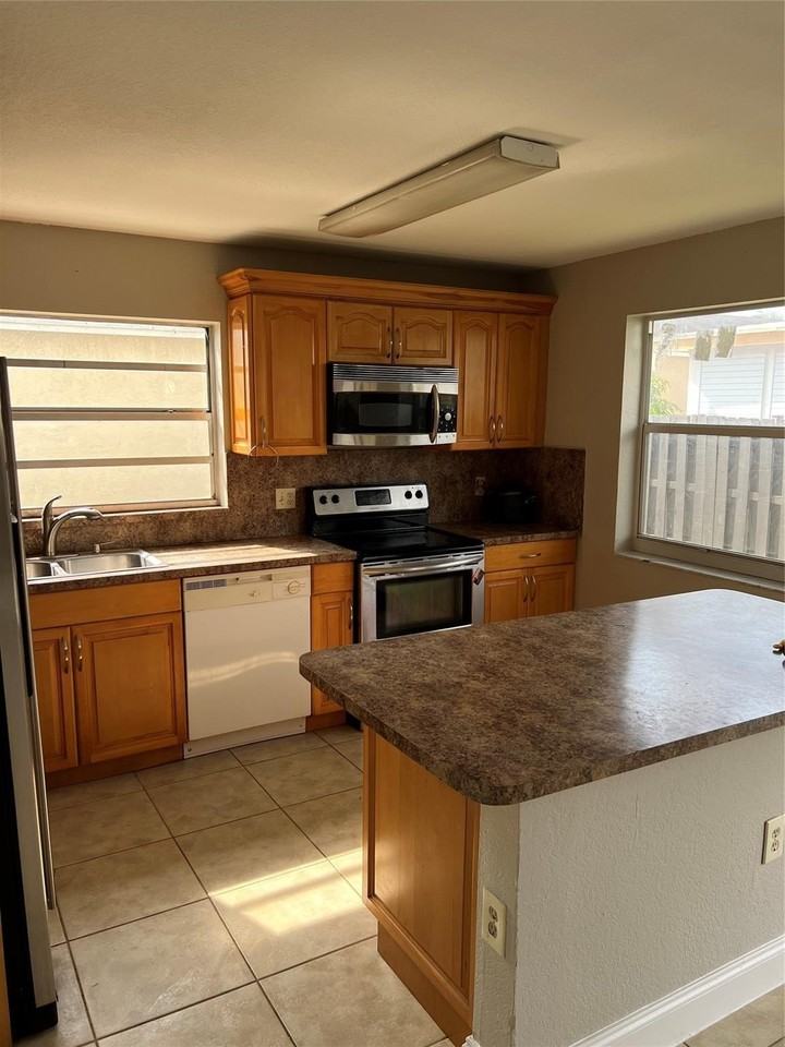 8265 Nw 192nd Ter - Photo 3 of 17