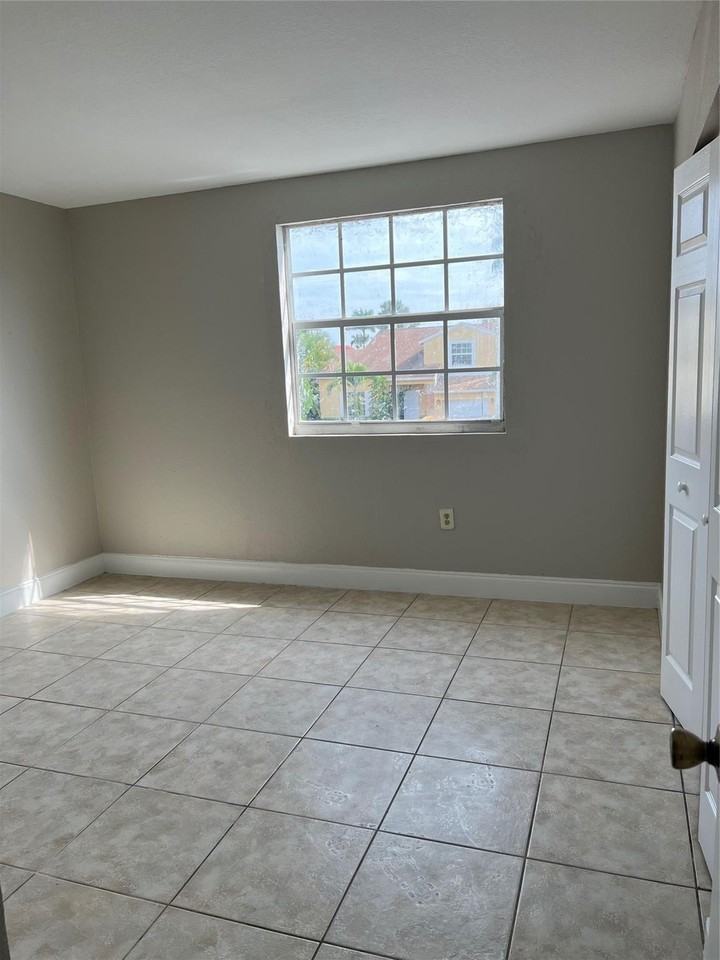8265 Nw 192nd Ter - Photo 7 of 17