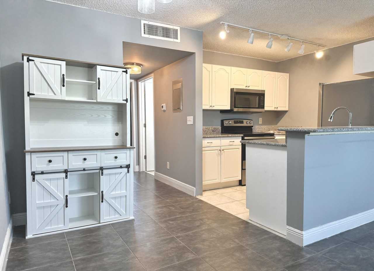 1625 Meadows Cir W - Photo 2 of 16