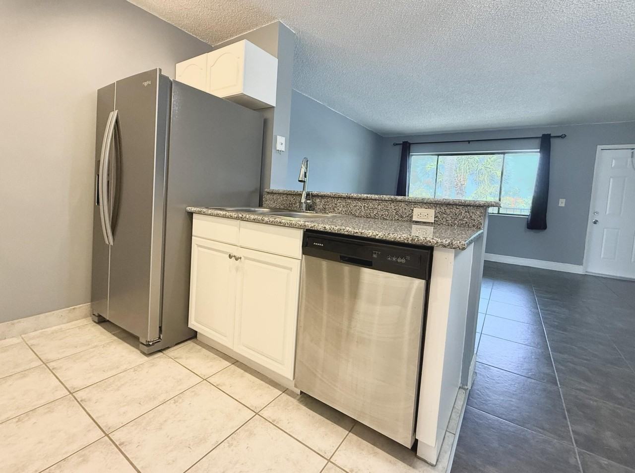 1625 Meadows Cir W - Photo 3 of 16
