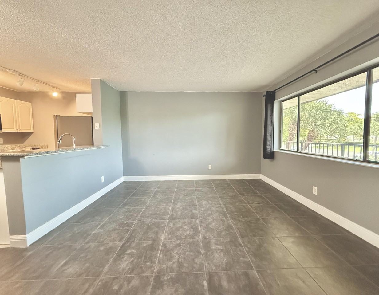 1625 Meadows Cir W - Photo 5 of 16