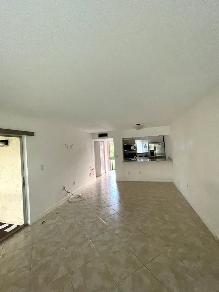 830 Sw 9th Street Cir #201 - Photo 5 of 15