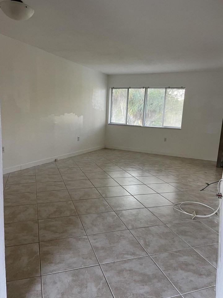 830 Sw 9th Street Cir #201 - Photo 7 of 15