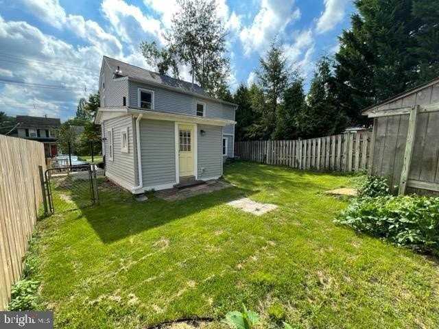 135 Potter St - Photo 2 of 15