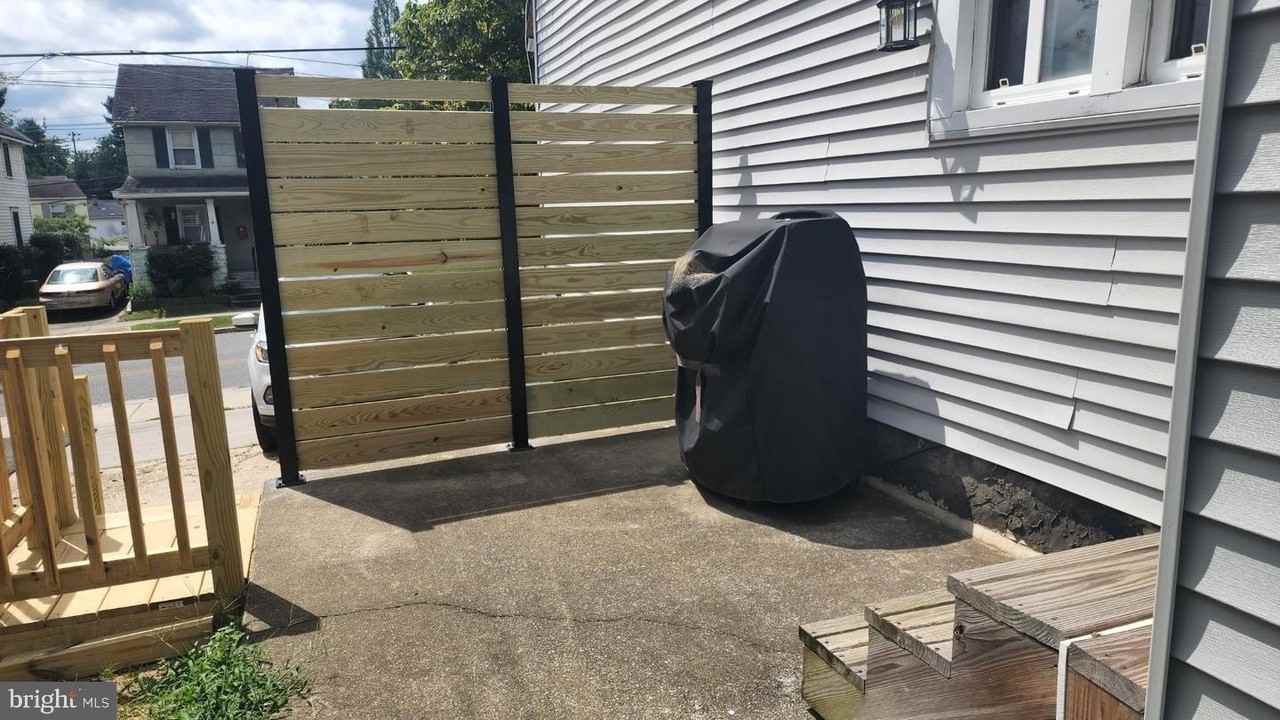 135 Potter St - Photo 4 of 15