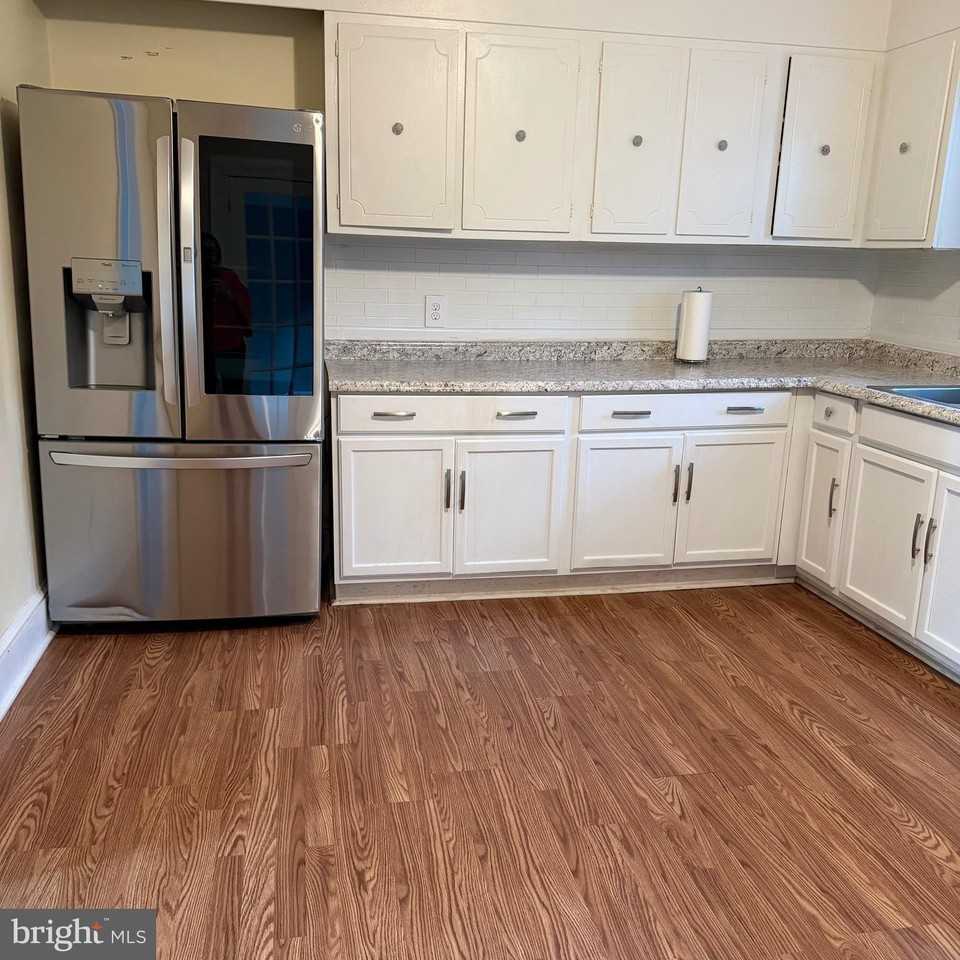 205 Wilcox St - Photo 3 of 13