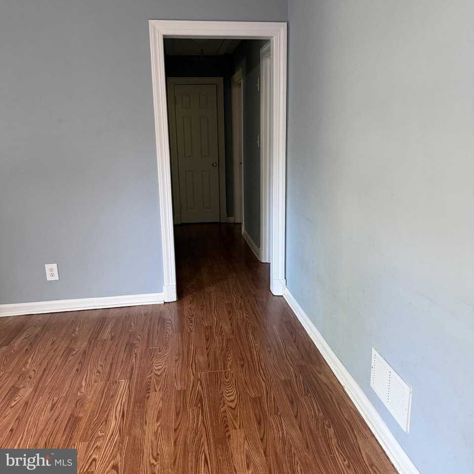 205 Wilcox St - Photo 6 of 13