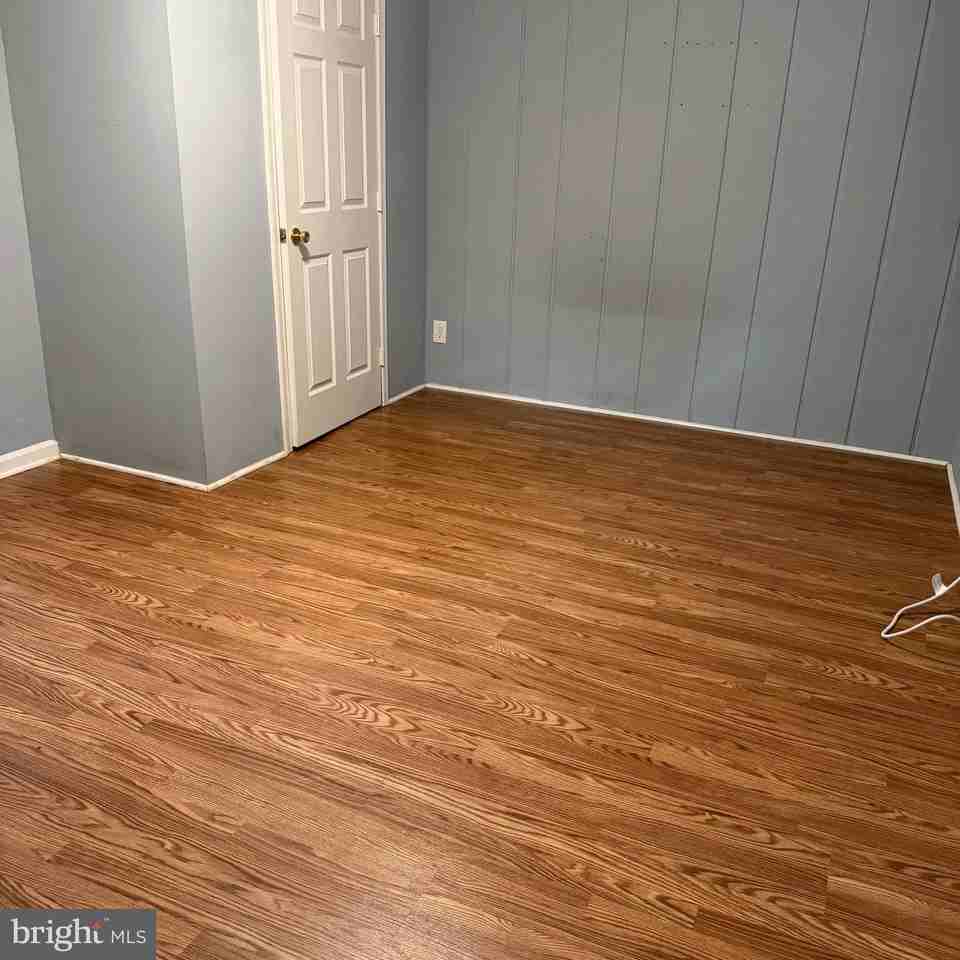 205 Wilcox St - Photo 7 of 13