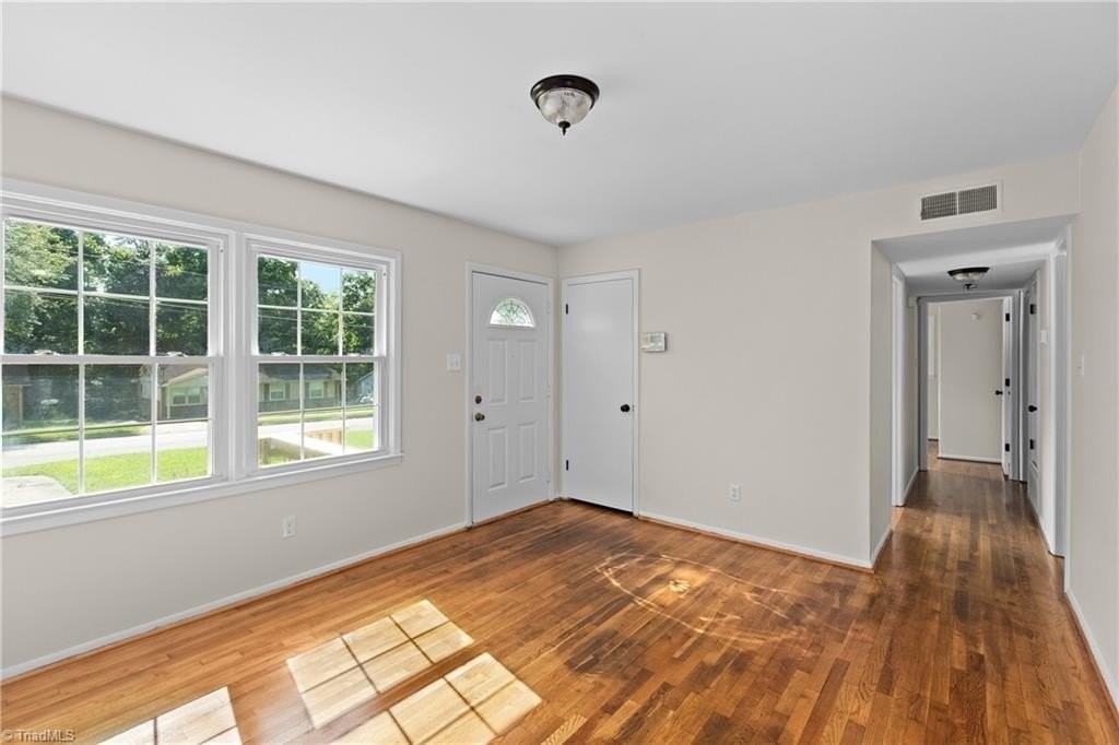 1317 Pleasant St - Photo 2 of 15