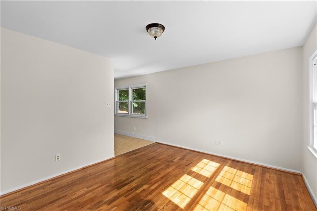 1317 Pleasant St - Photo 3 of 15