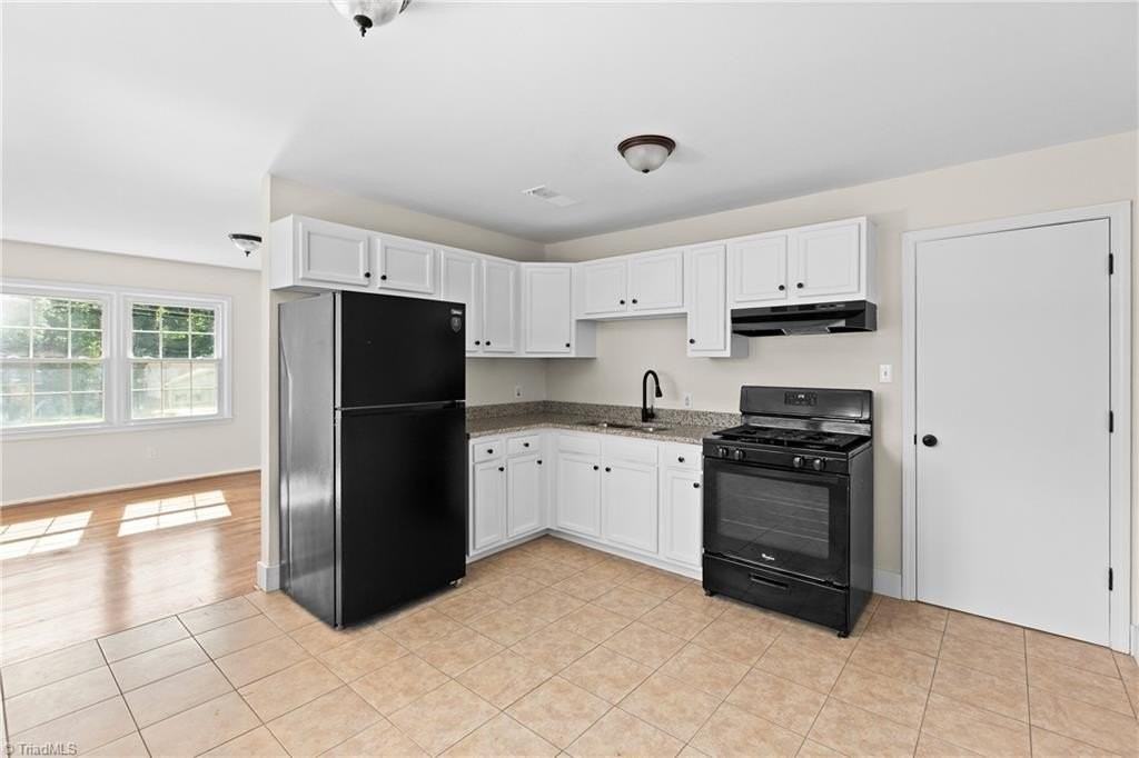 1317 Pleasant St - Photo 4 of 15
