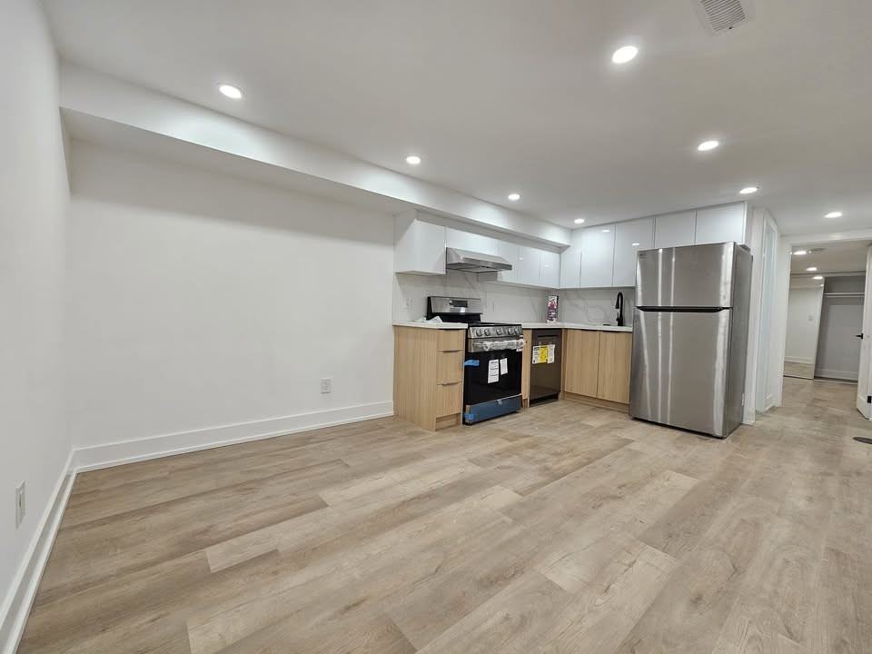 135 Bellwoods Avenue #B - Photo 3 of 13