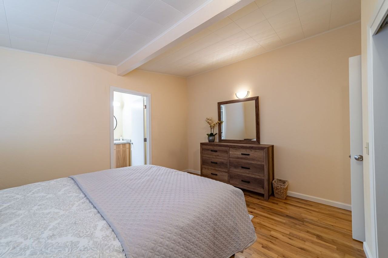 1732 L St - Photo 3 of 26