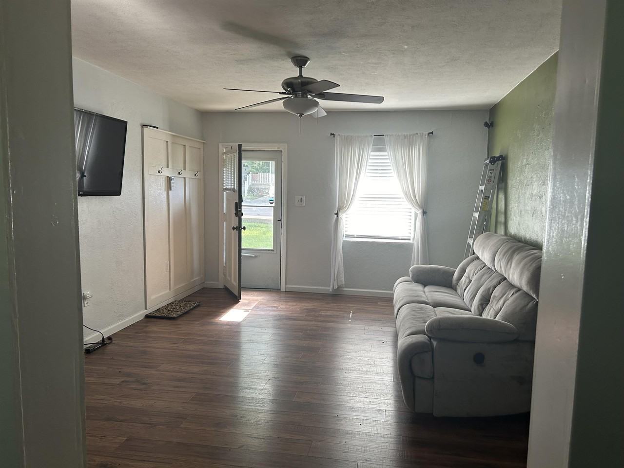 905 Valentine St #1 - Photo 2 of 10