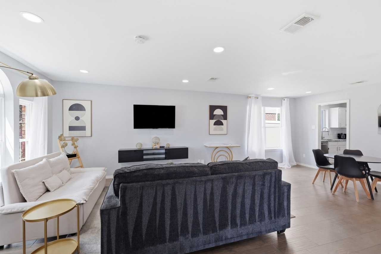 11092 Quest Dr #1605404P - Photo 4 of 32