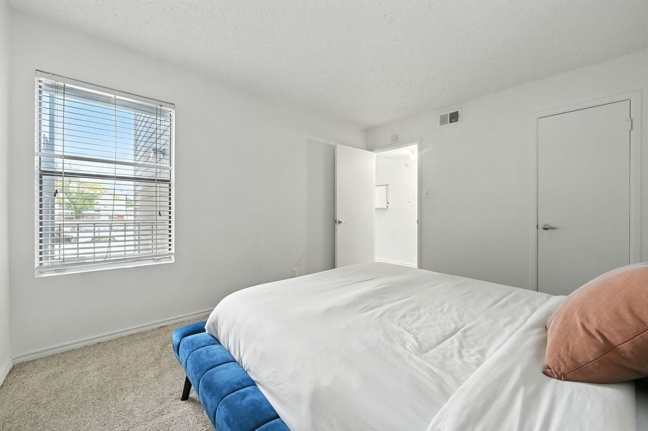 1071 Clayton Lane - Photo 7 of 23