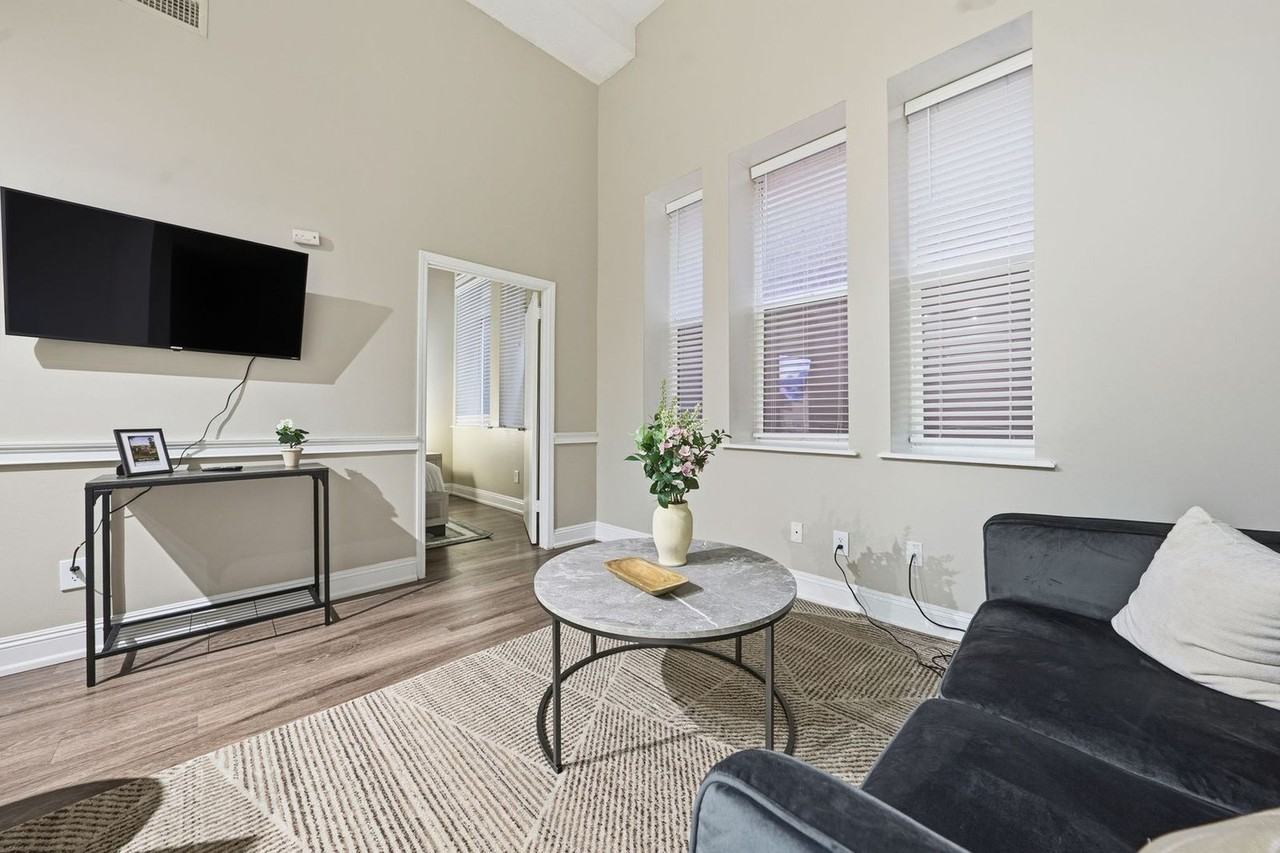 142 Temple St #1613272P - Photo 2 of 19